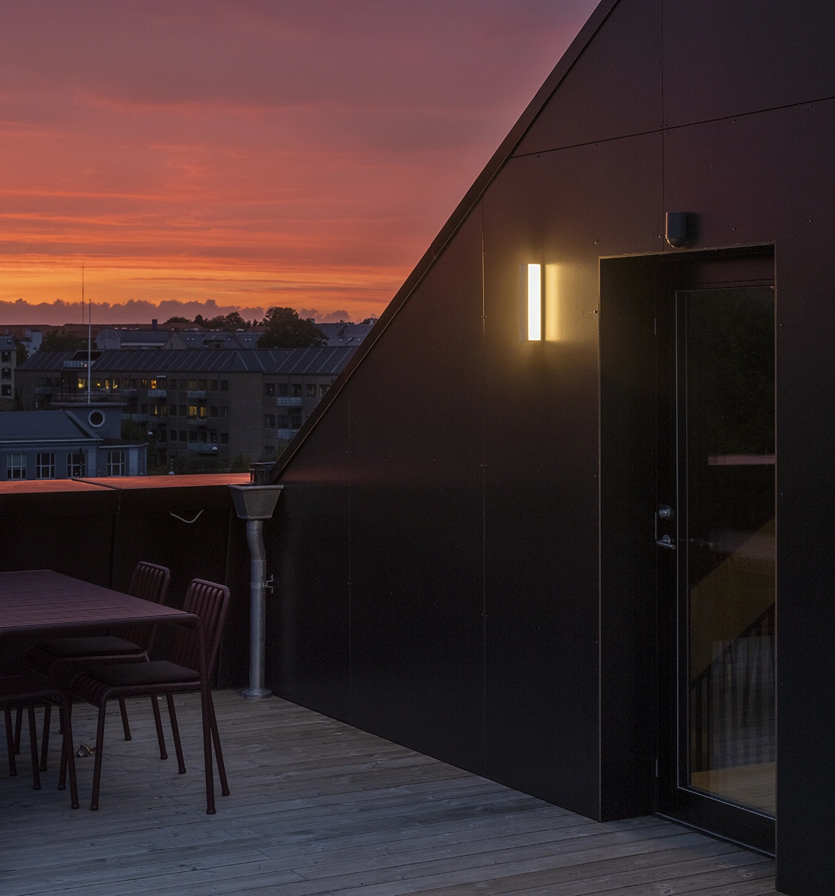 Væglampe til terrasse og altan LINES L310U