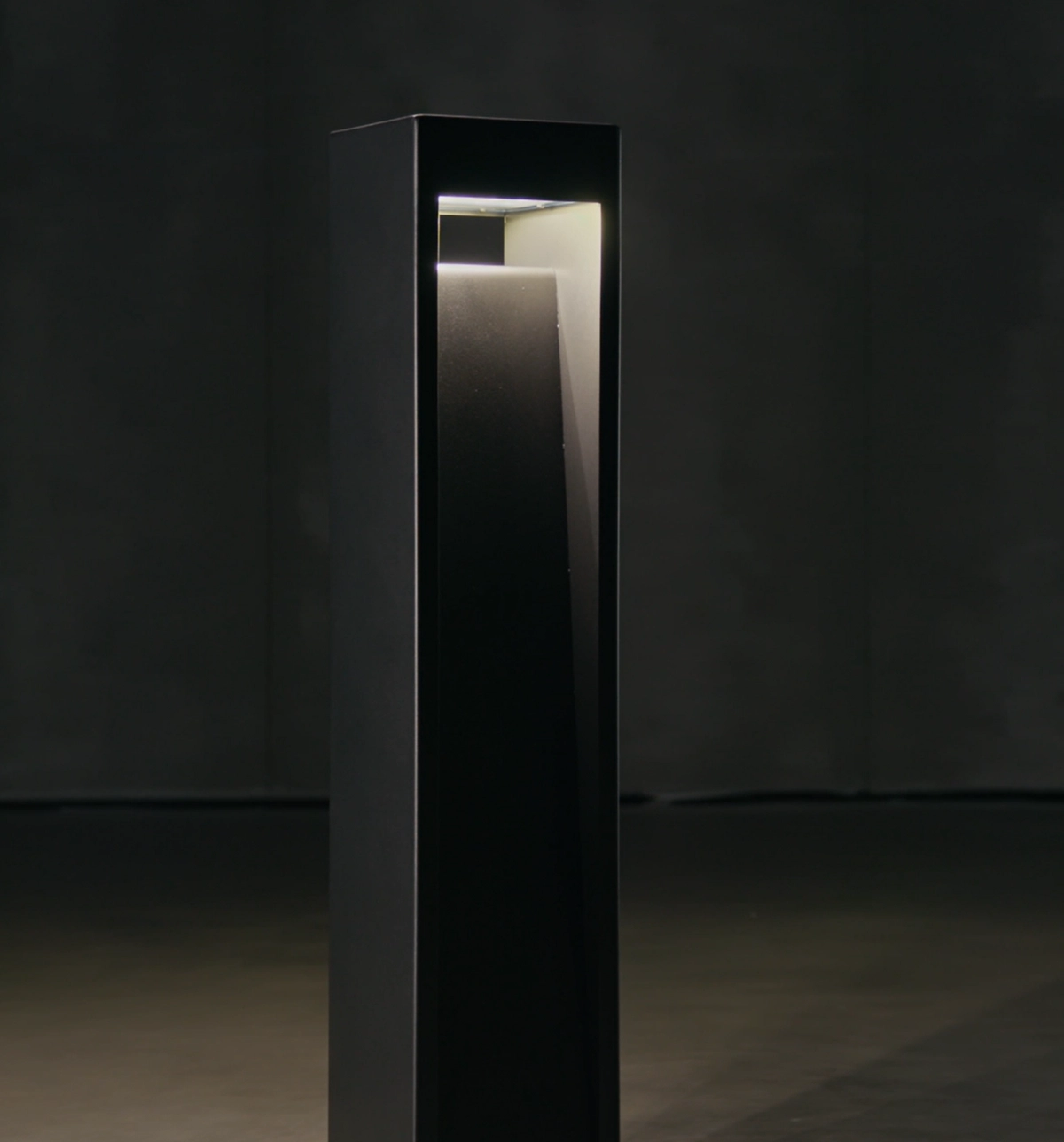 NYE L1002 sort pullert