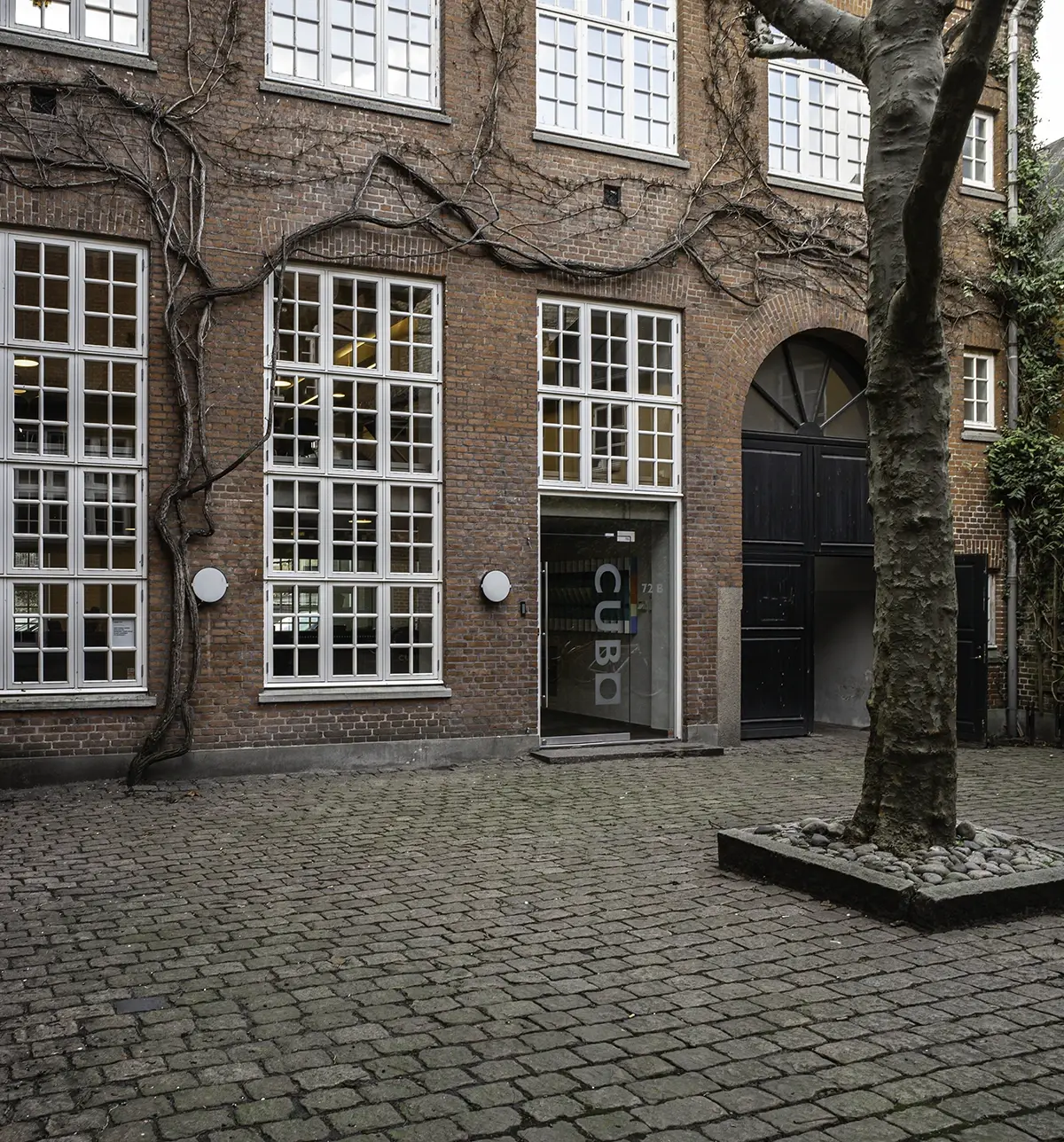 Væglampe ved indgang OWEN L800U