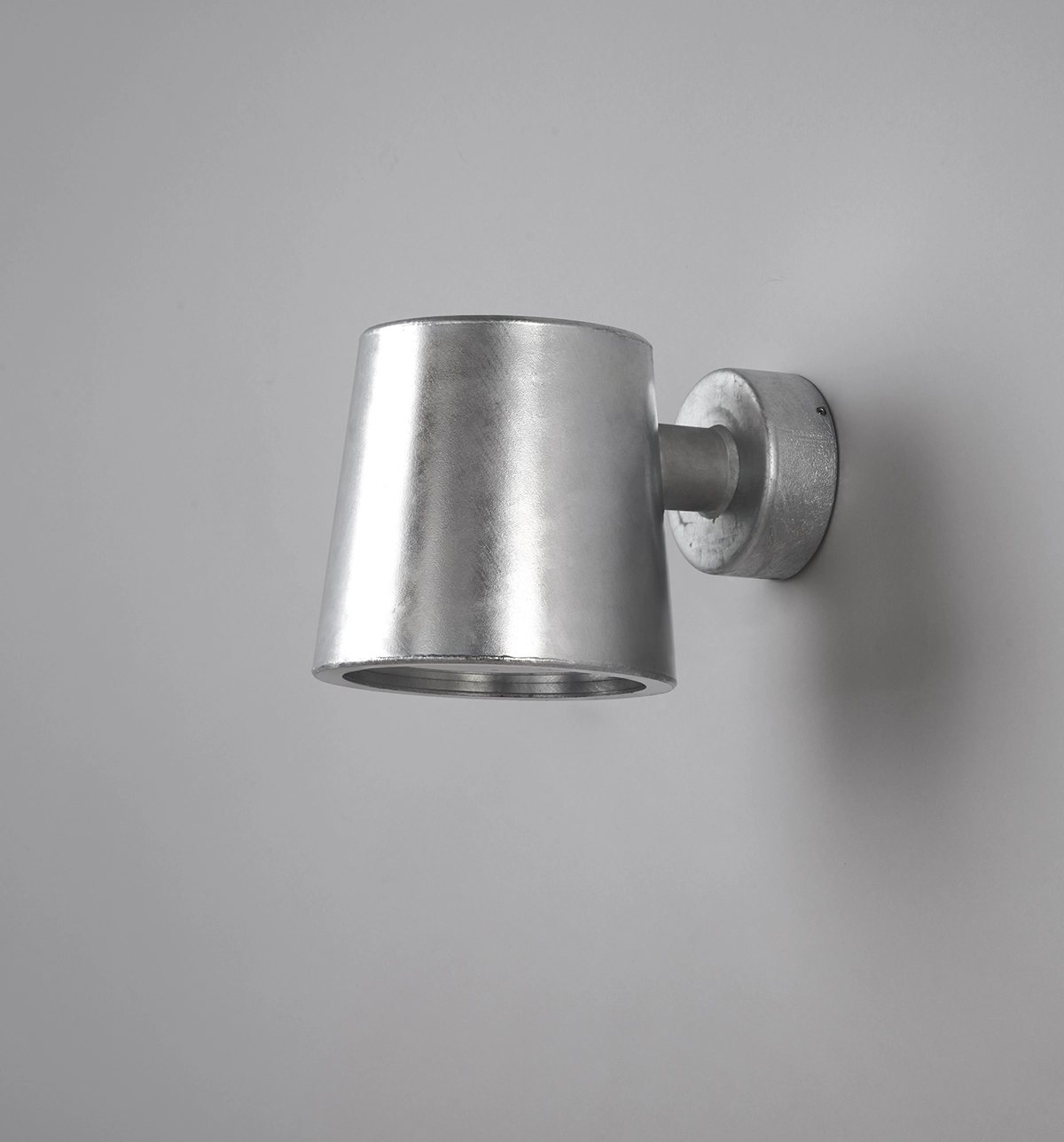 ANTO L1010-200 galvaniseret udendørs væglampe