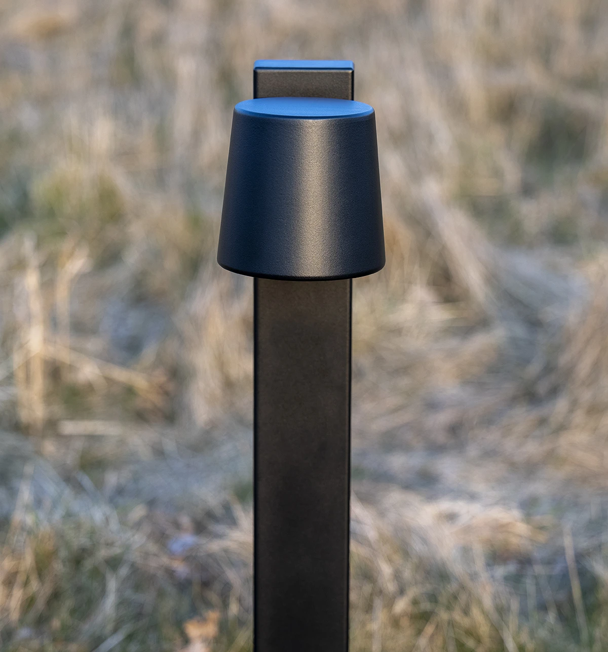 Arkitekttegnet pullert ANTO L1022