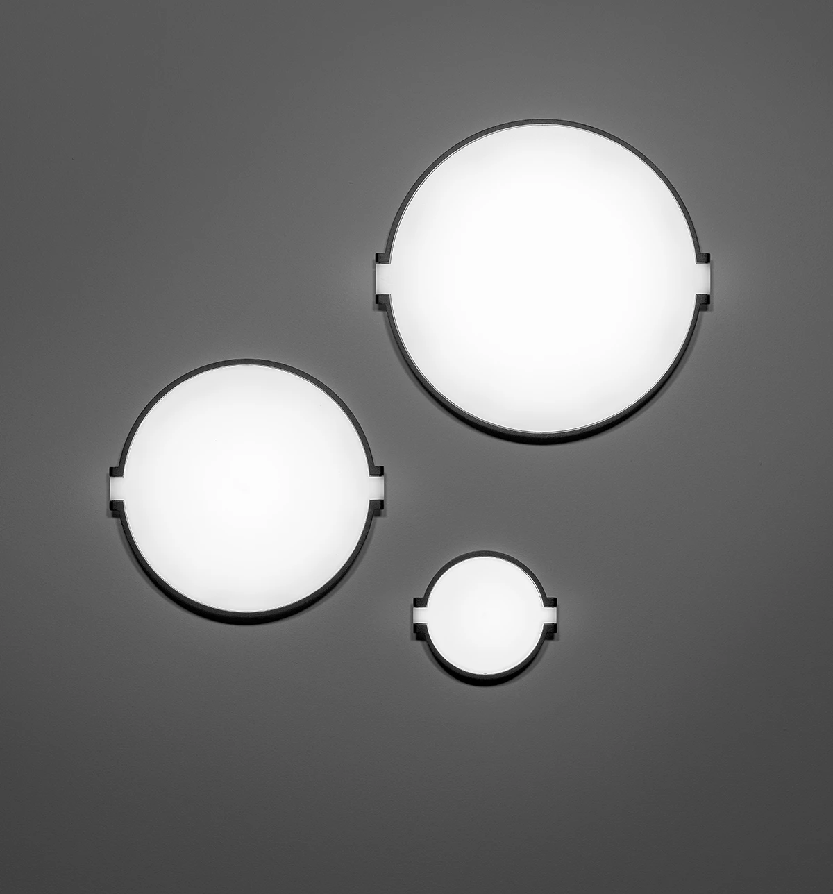 Væglampe i tre størrelser OWEN L800