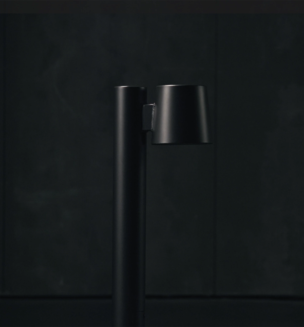 Sort pullertlampe ANTO L1012