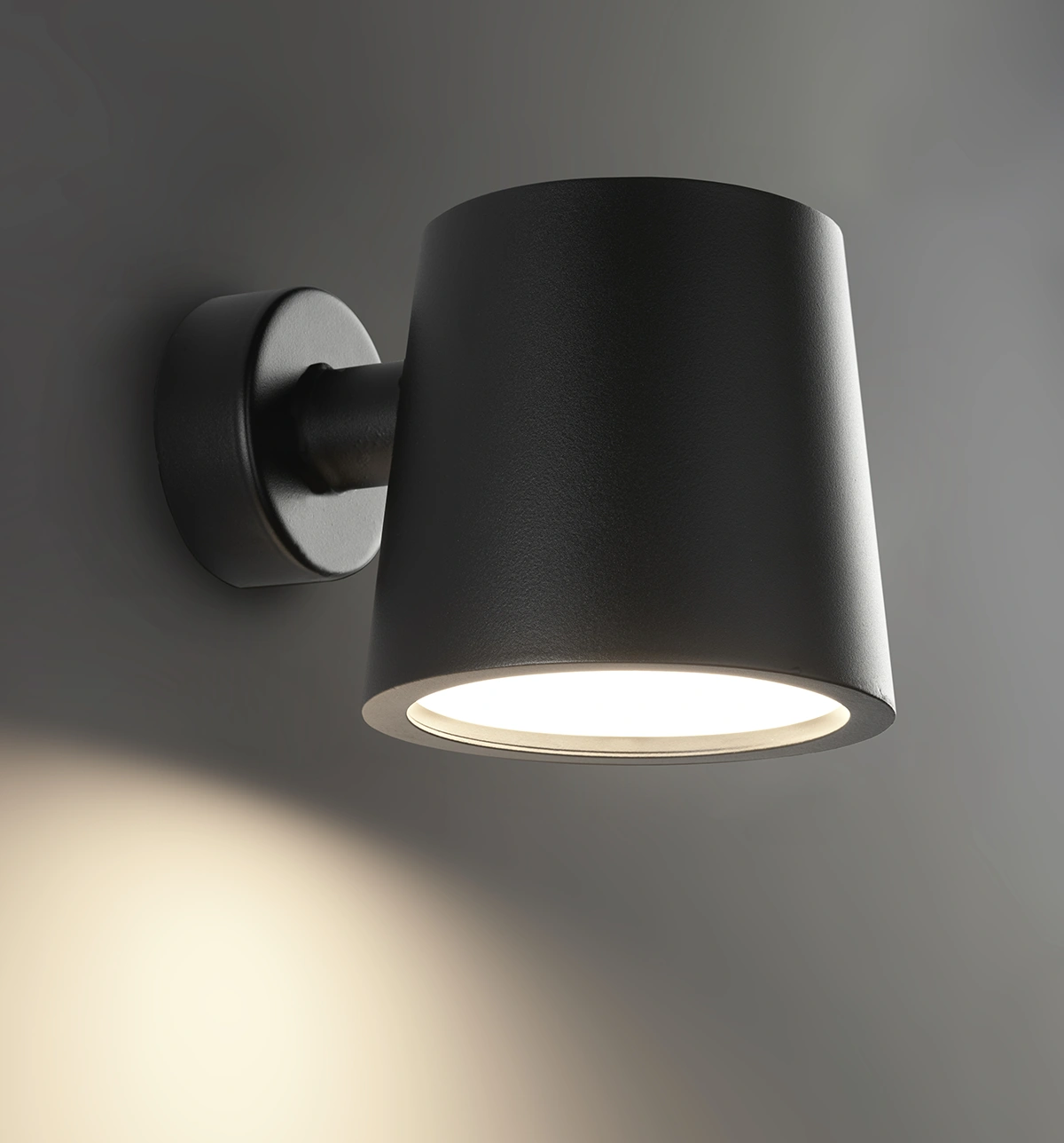 Sort væglampe ANTO L1010-200
