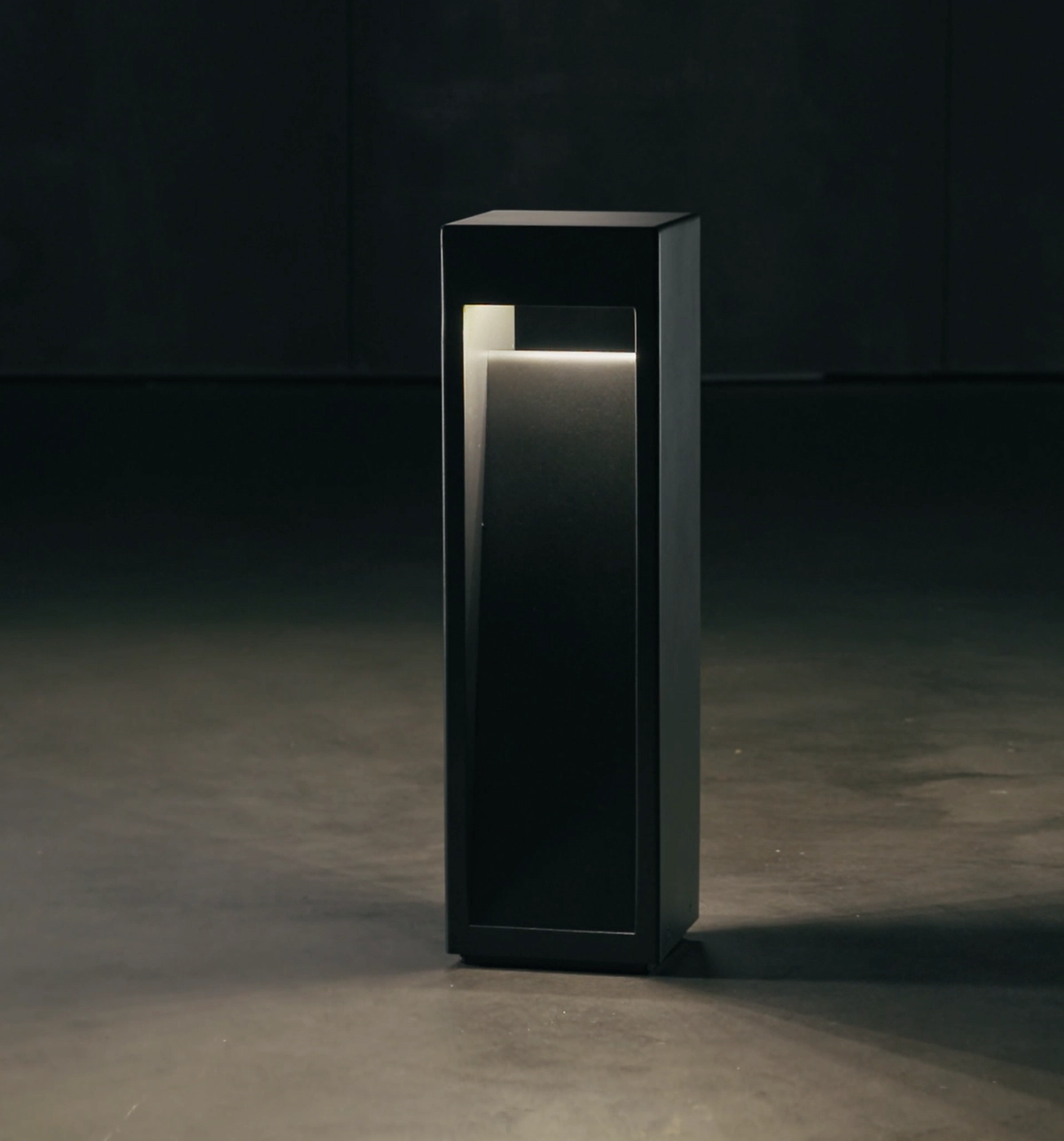 Sort pullertlampe NYE L1002