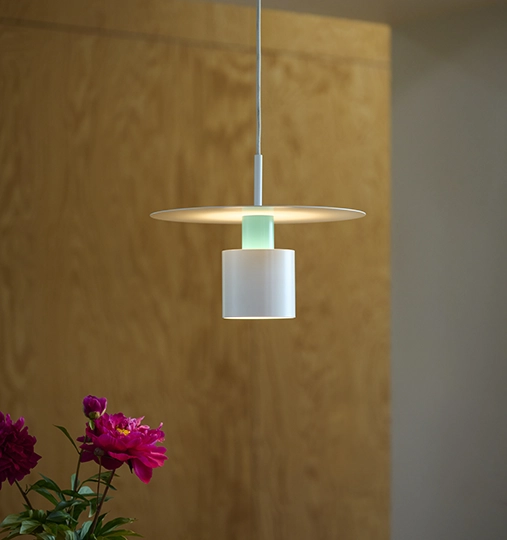 indendoerslamper-KOLORIT-L1600-340-indendoersbelysning-pendel-photobyJacobDue-11986-507x540