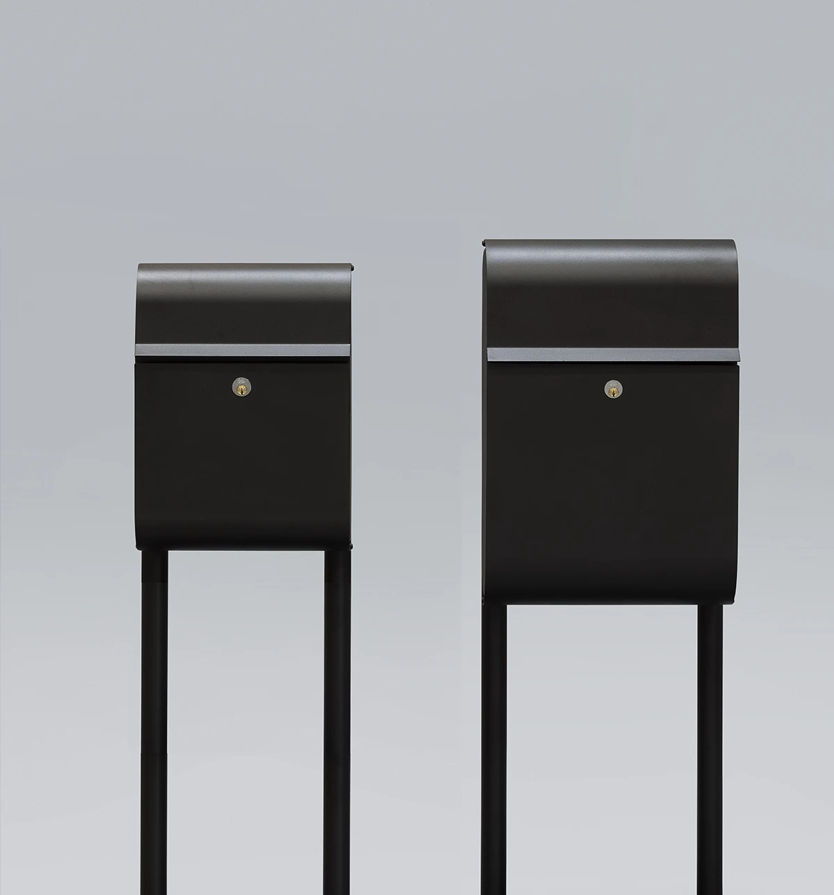 Designer postkasse i sort LIBER L17 og L18
