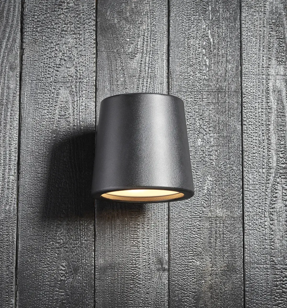 Sort udendørsvæglampe ANTO L1010-160