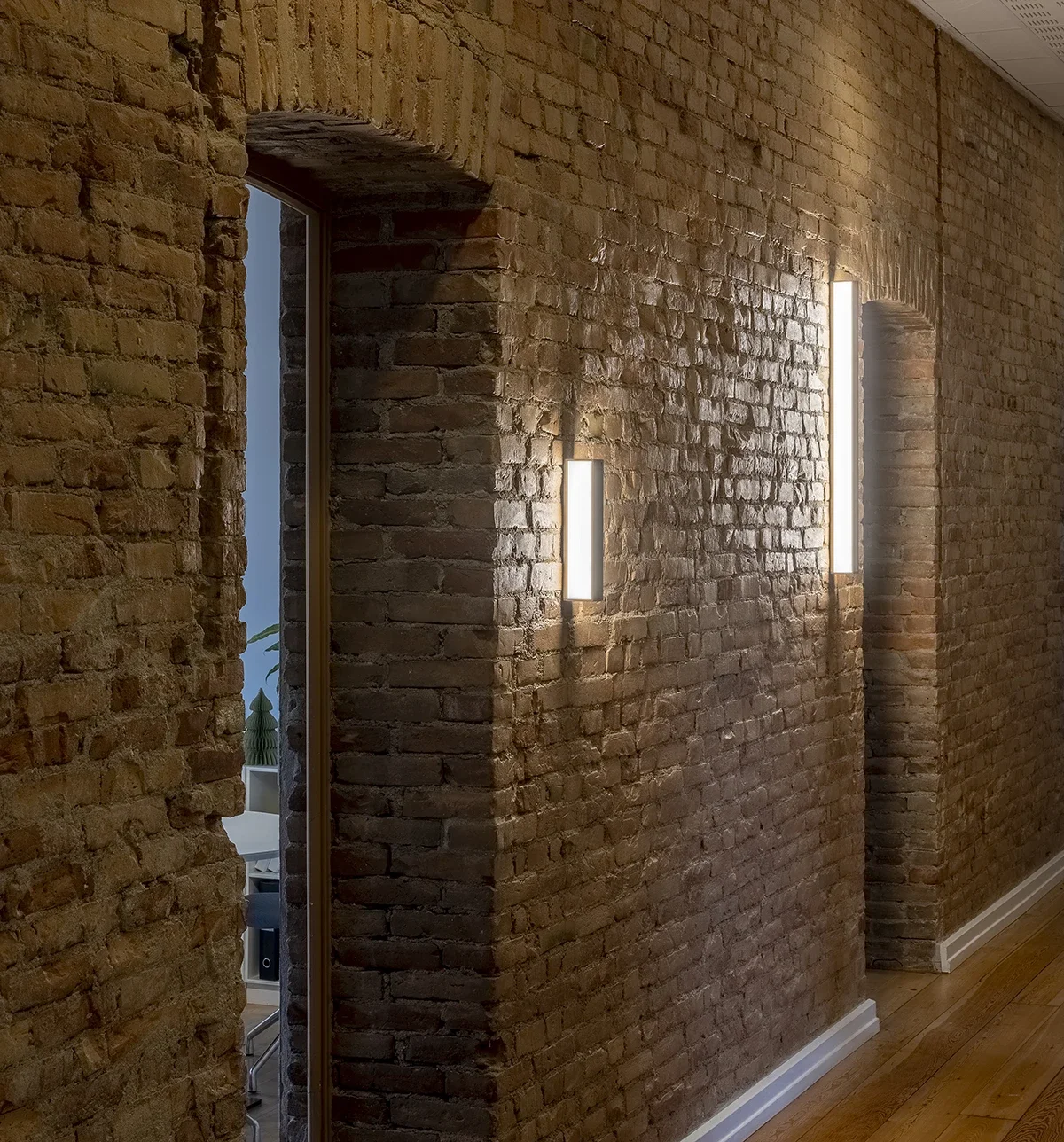 Væglampe indirekte lys LINES L310