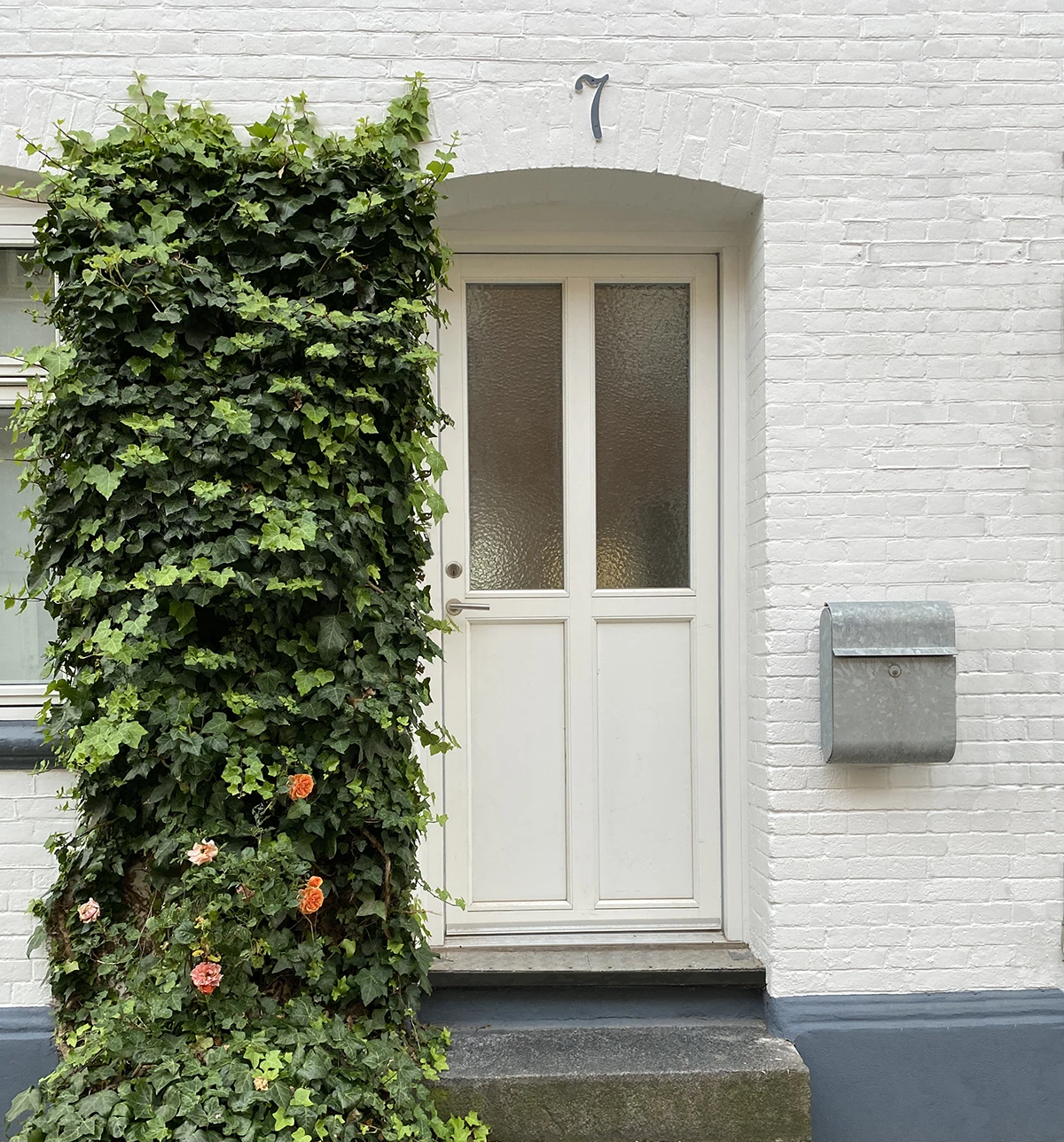 LIBER L17 postkasse ophængt ved entre