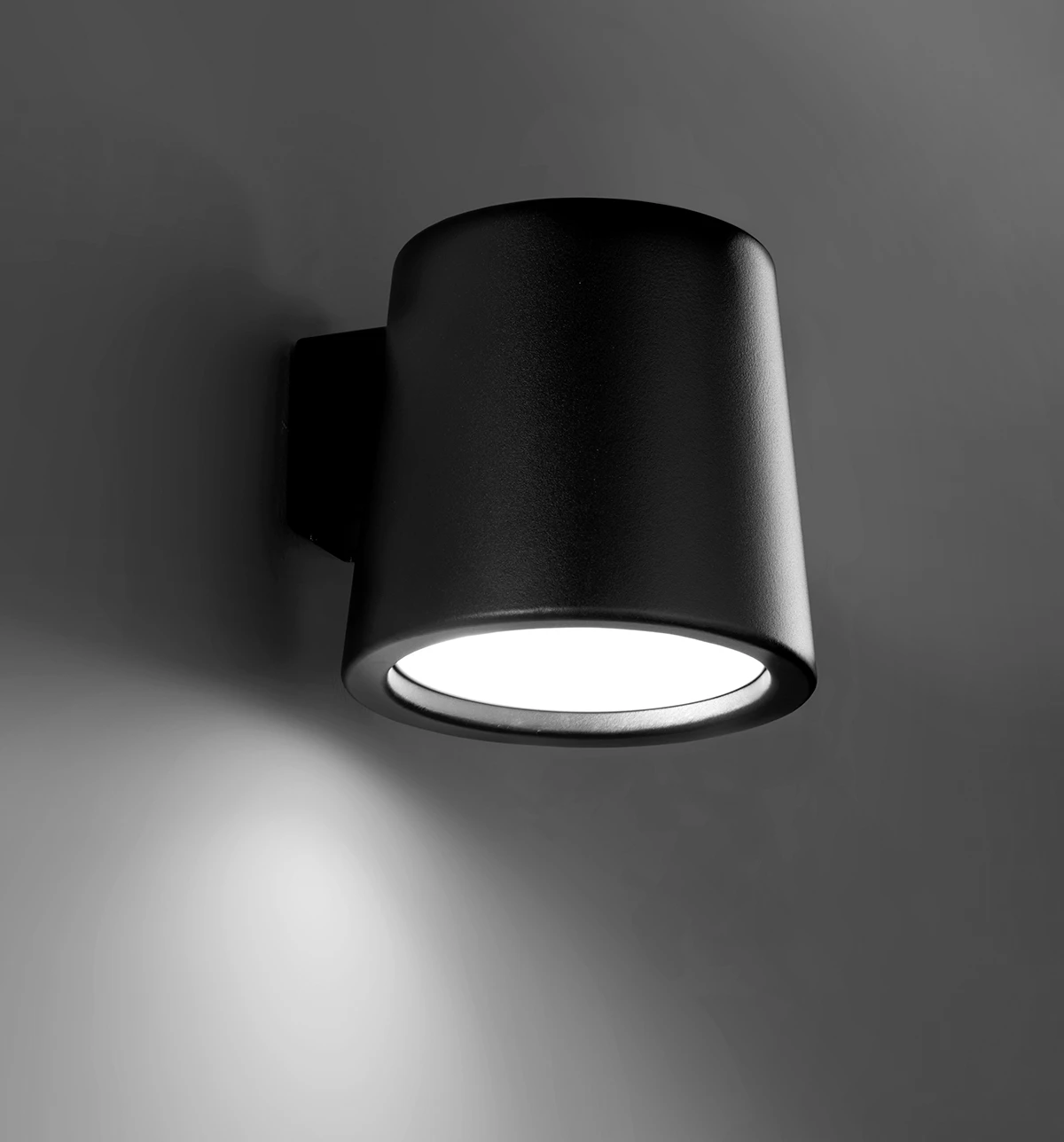 Lille væglampe sort ANTO L1010-160